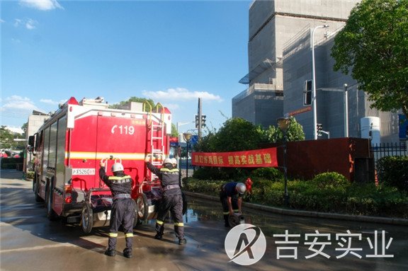 多图直击！场景震撼！带你感受训练场上的“热辣滚烫”