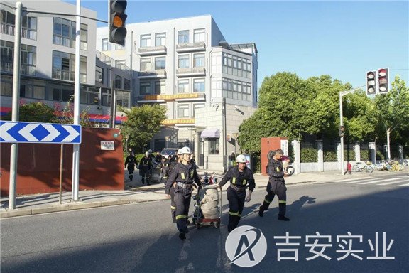 多图直击！场景震撼！带你感受训练场上的“热辣滚烫”