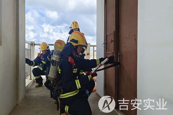 洋浦消防扎实开展高层建筑火灾扑救整建制训